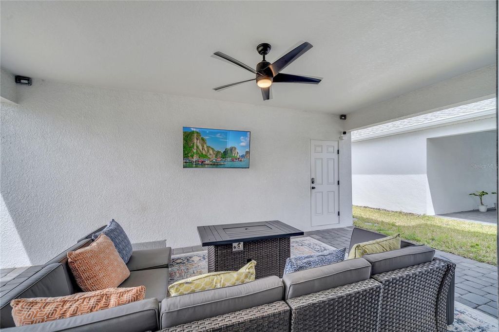 Image 45 of property listing at 10836 WATERWOOD ALLEY, Orlando, FL 32829