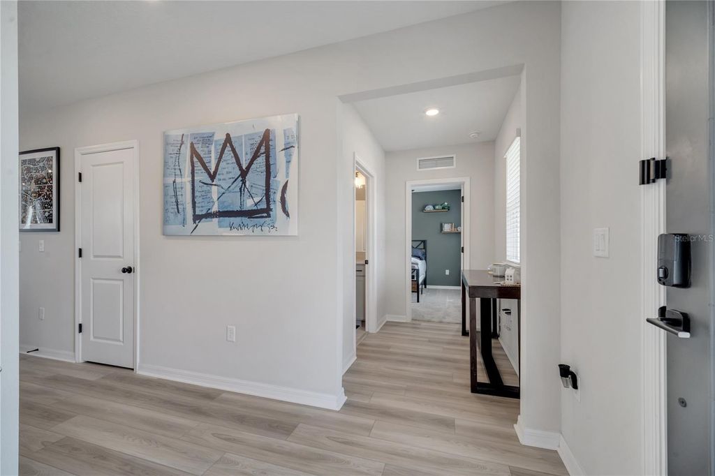 Image 6 of property listing at 10836 WATERWOOD ALLEY, Orlando, FL 32829