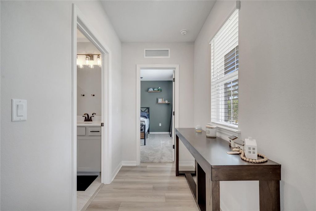 Image 7 of property listing at 10836 WATERWOOD ALLEY, Orlando, FL 32829