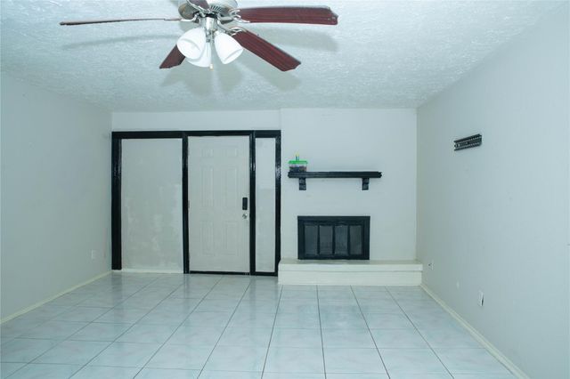 6411 S Briar Bayou Drive, Houston, TX 77072