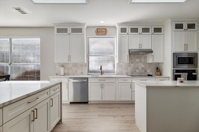 1318 Pinehurst Drive, Lewisville, TX 75077