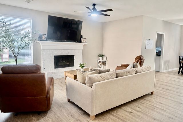 1318 Pinehurst Drive, Lewisville, TX 75077