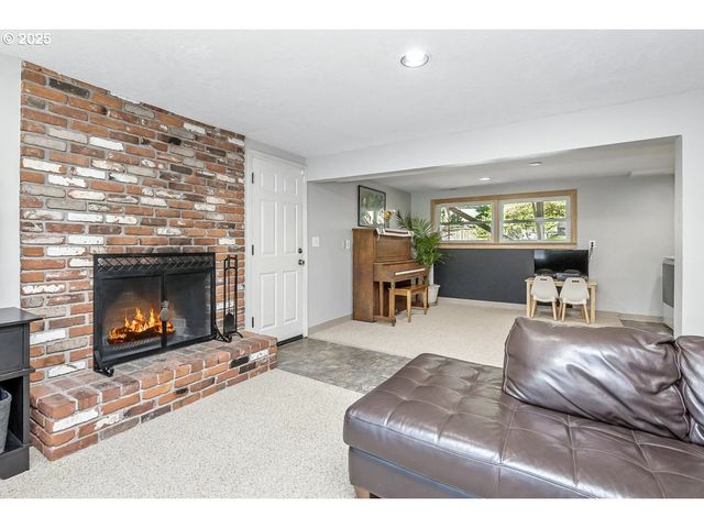 19211 TERRY Ave, Lake Oswego, OR 97035