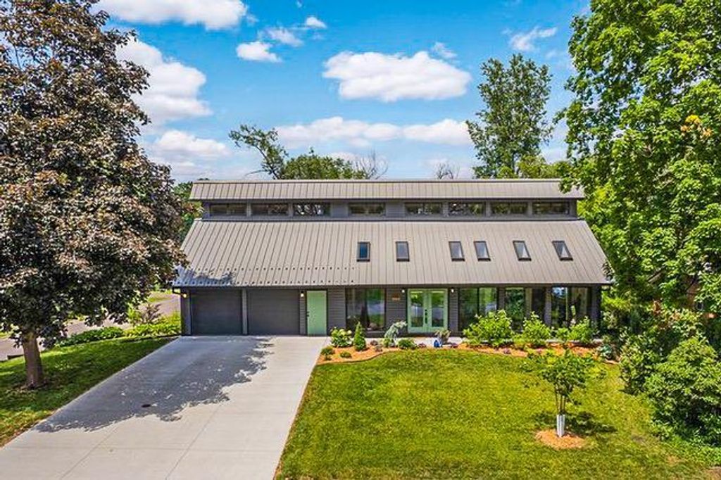 1170 Evergreen Lane N, Plymouth, MN 55441