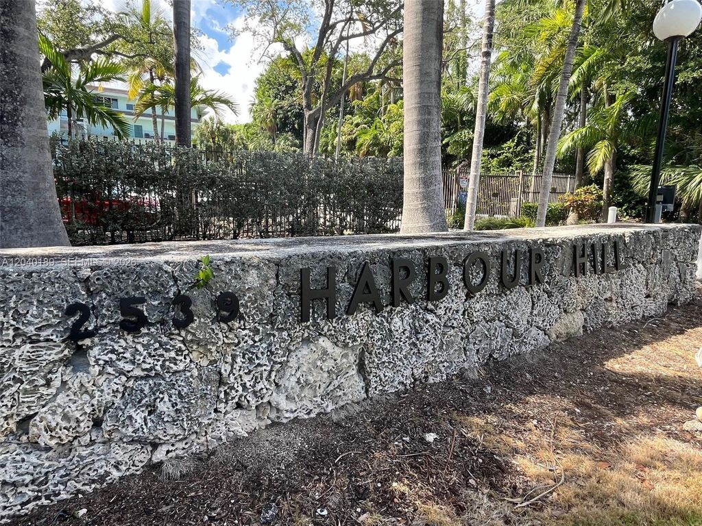 2539 S Bayshore Dr 320A, Miami, FL 33133