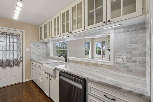 273 Greenview Lane, Van Alstyne, TX 75495