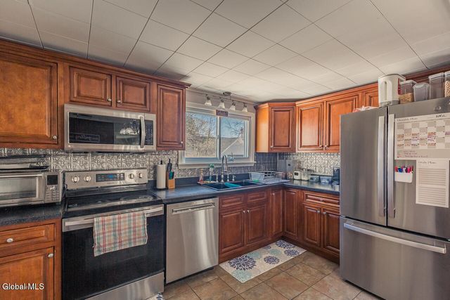 38 1st Avenue, Broadalbin, NY 12025