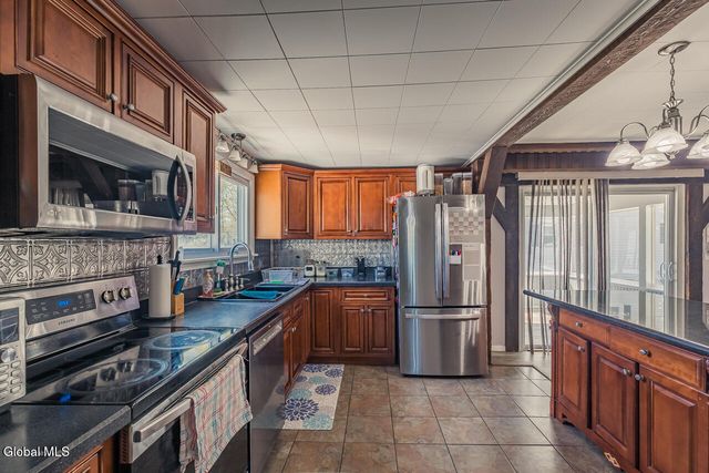 38 1st Avenue, Broadalbin, NY 12025