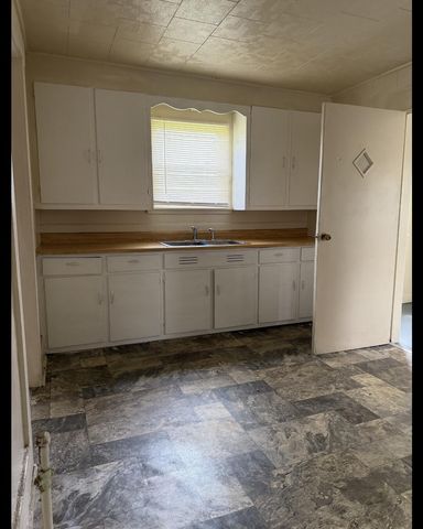 810 Thresher Avenue, Benton Harbor, MI 49022