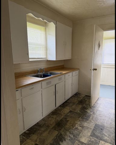 810 Thresher Avenue, Benton Harbor, MI 49022