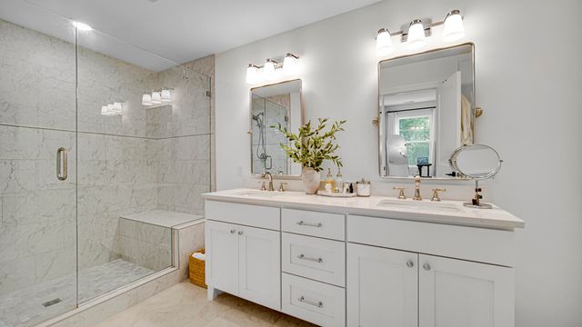 18 Blue Grass Way, Chesterton, IN 46304