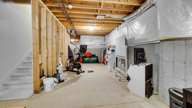 18 Blue Grass Way, Chesterton, IN 46304