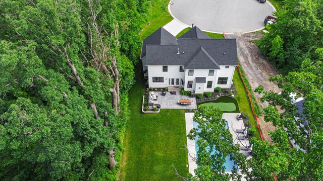 18 Blue Grass Way, Chesterton, IN 46304
