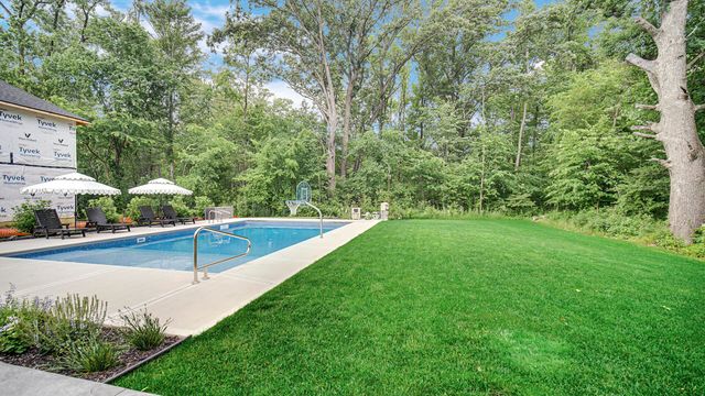 18 Blue Grass Way, Chesterton, IN 46304