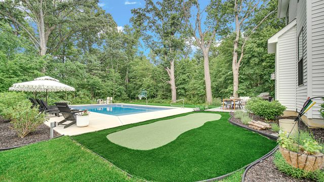 18 Blue Grass Way, Chesterton, IN 46304