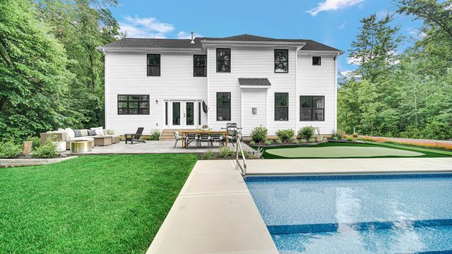 18 Blue Grass Way, Chesterton, IN 46304