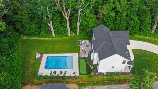 18 Blue Grass Way, Chesterton, IN 46304