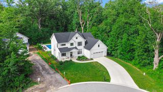 18 Blue Grass Way, Chesterton, IN 46304