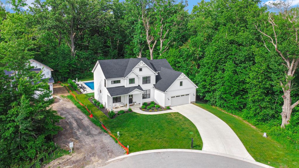 18 Blue Grass Way, Chesterton, IN 46304