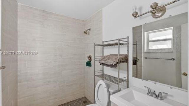 1010 NE 138th St, North Miami, FL 33161