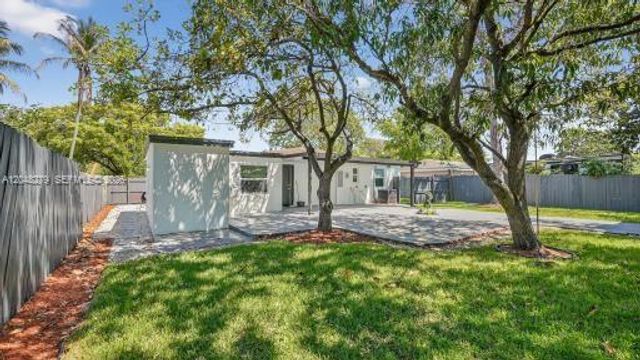 1010 NE 138th St, North Miami, FL 33161