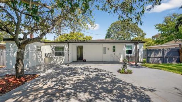 1010 NE 138th St, North Miami, FL 33161