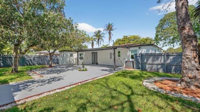1010 NE 138th St, North Miami, FL 33161