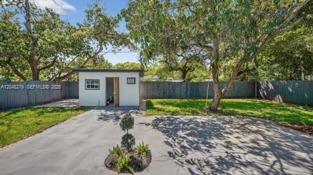 1010 NE 138th St, North Miami, FL 33161