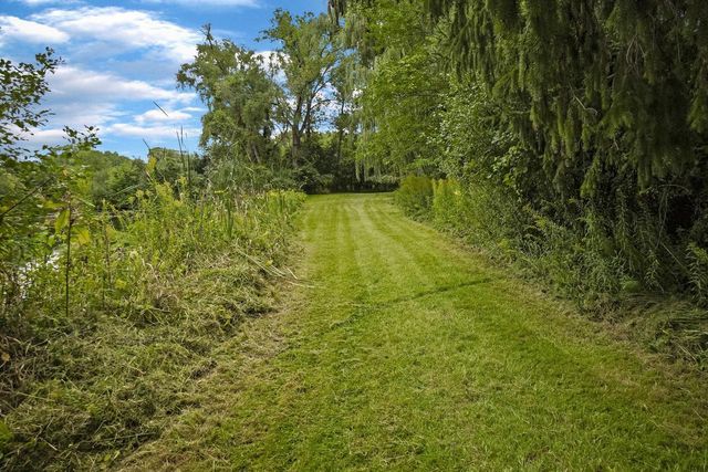 W339S2750 County Road C, Oconomowoc, WI 53066