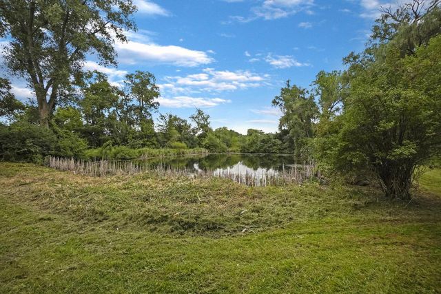 W339S2750 County Road C, Oconomowoc, WI 53066