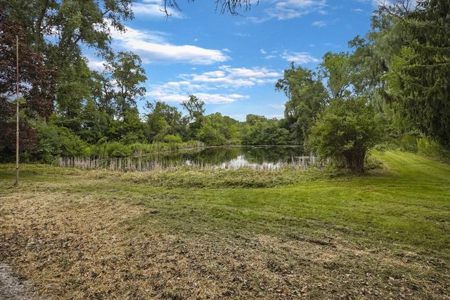 W339S2750 County Road C, Oconomowoc, WI 53066