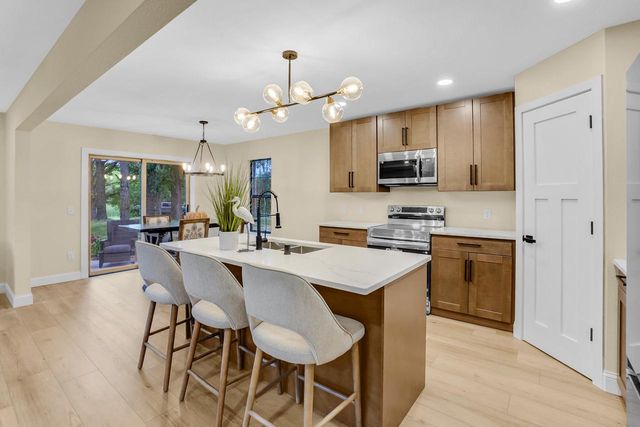 W339S2750 County Road C, Oconomowoc, WI 53066
