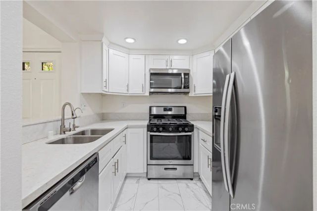 24143 Del Monte 284, Valencia, CA 91355