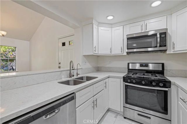 24143 Del Monte 284, Valencia, CA 91355