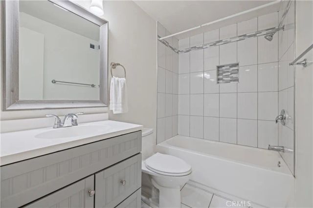 24143 Del Monte 284, Valencia, CA 91355