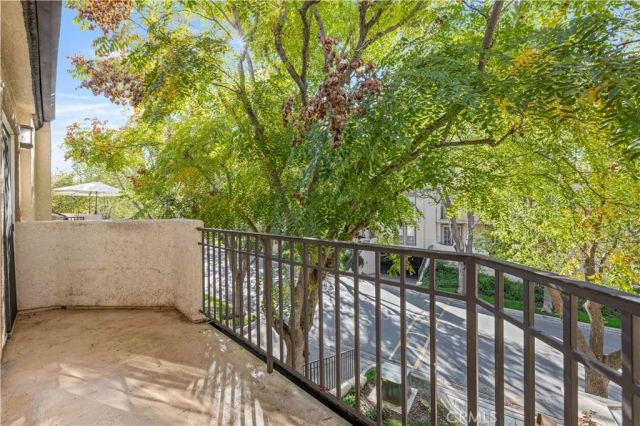 24143 Del Monte 284, Valencia, CA 91355