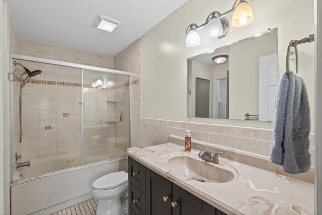 8522 Darnel Road, Eden Prairie, MN 55347
