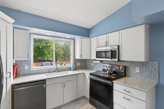 8522 Darnel Road, Eden Prairie, MN 55347