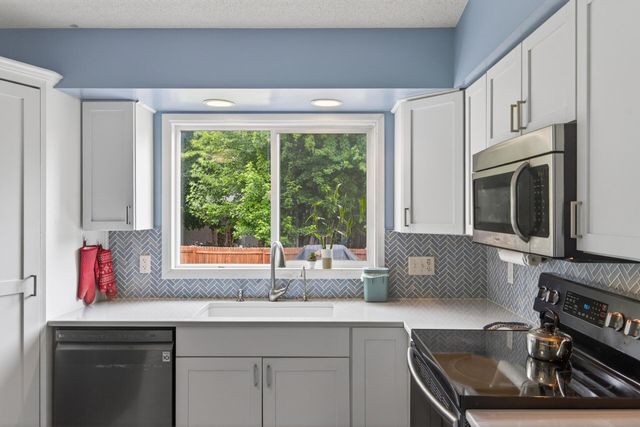 8522 Darnel Road, Eden Prairie, MN 55347