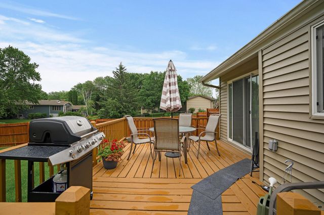 8522 Darnel Road, Eden Prairie, MN 55347