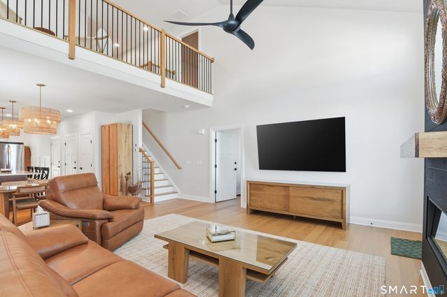 46 Soderman Way 46, Cheshire, CT 06410