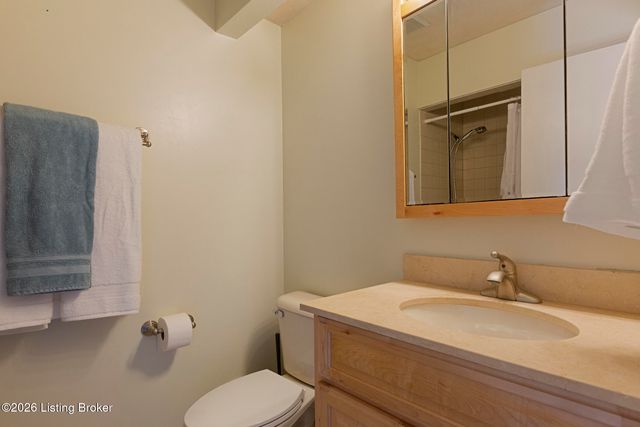 8401 Silver Fox Rd, Louisville, KY 40291