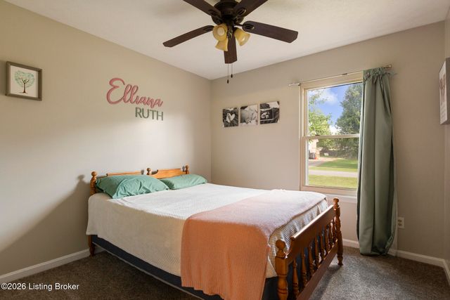 8401 Silver Fox Rd, Louisville, KY 40291