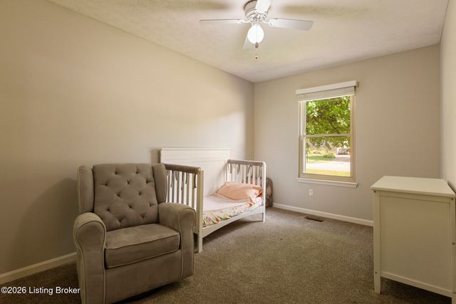 8401 Silver Fox Rd, Louisville, KY 40291