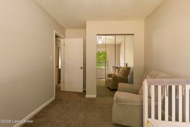 8401 Silver Fox Rd, Louisville, KY 40291