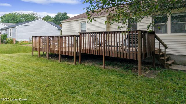 8401 Silver Fox Rd, Louisville, KY 40291
