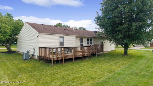 8401 Silver Fox Rd, Louisville, KY 40291