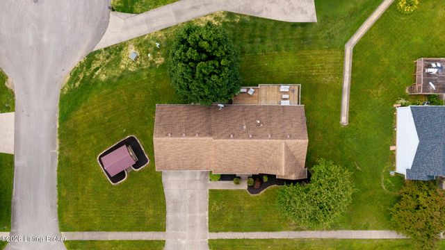 8401 Silver Fox Rd, Louisville, KY 40291