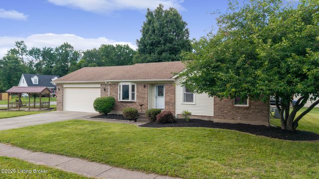 8401 Silver Fox Rd, Louisville, KY 40291
