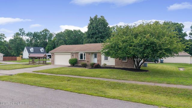 8401 Silver Fox Rd, Louisville, KY 40291